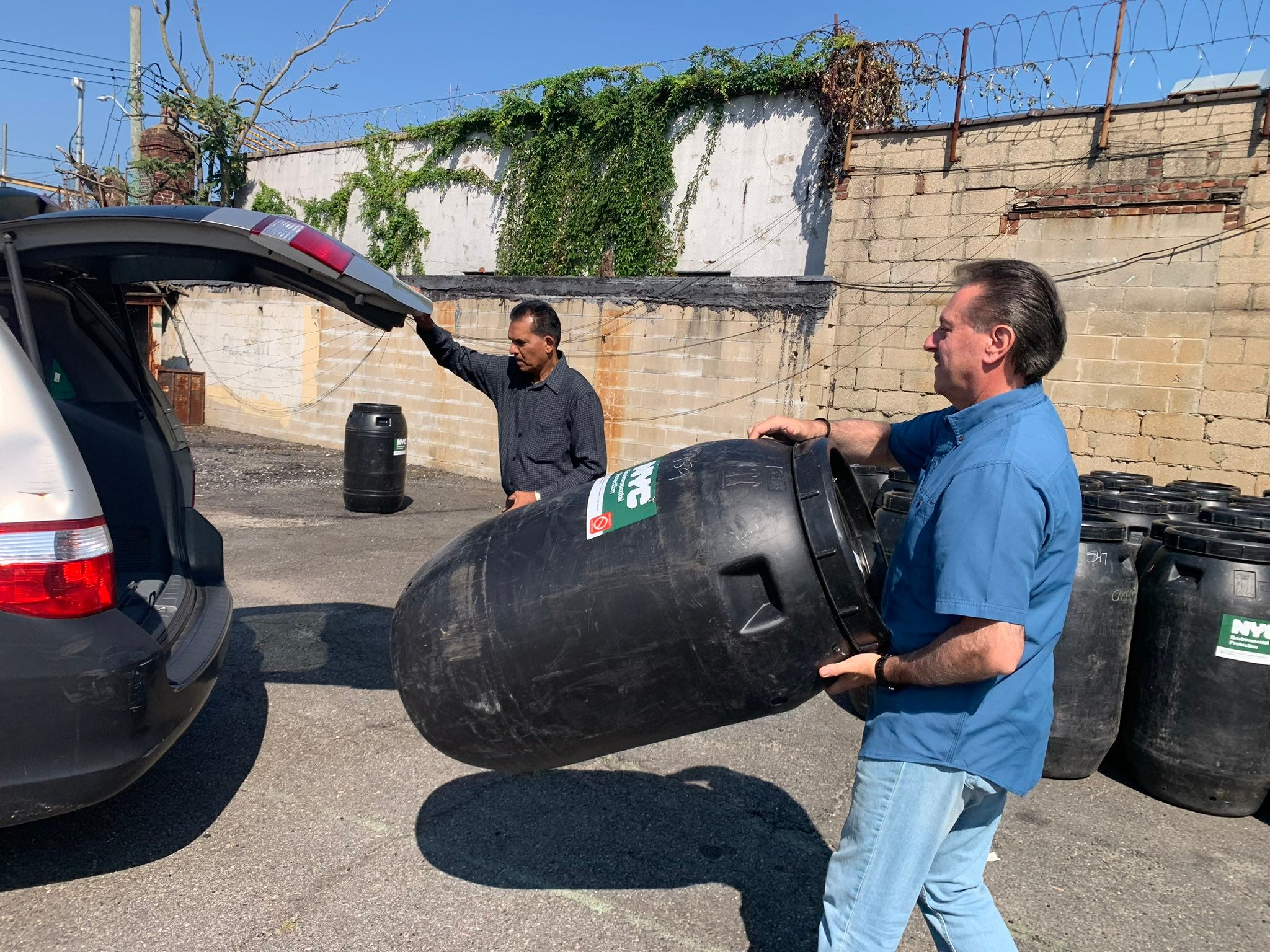 Addabbo Brings Rain Barrel Giveaway to Ozone Park NYSenate.gov