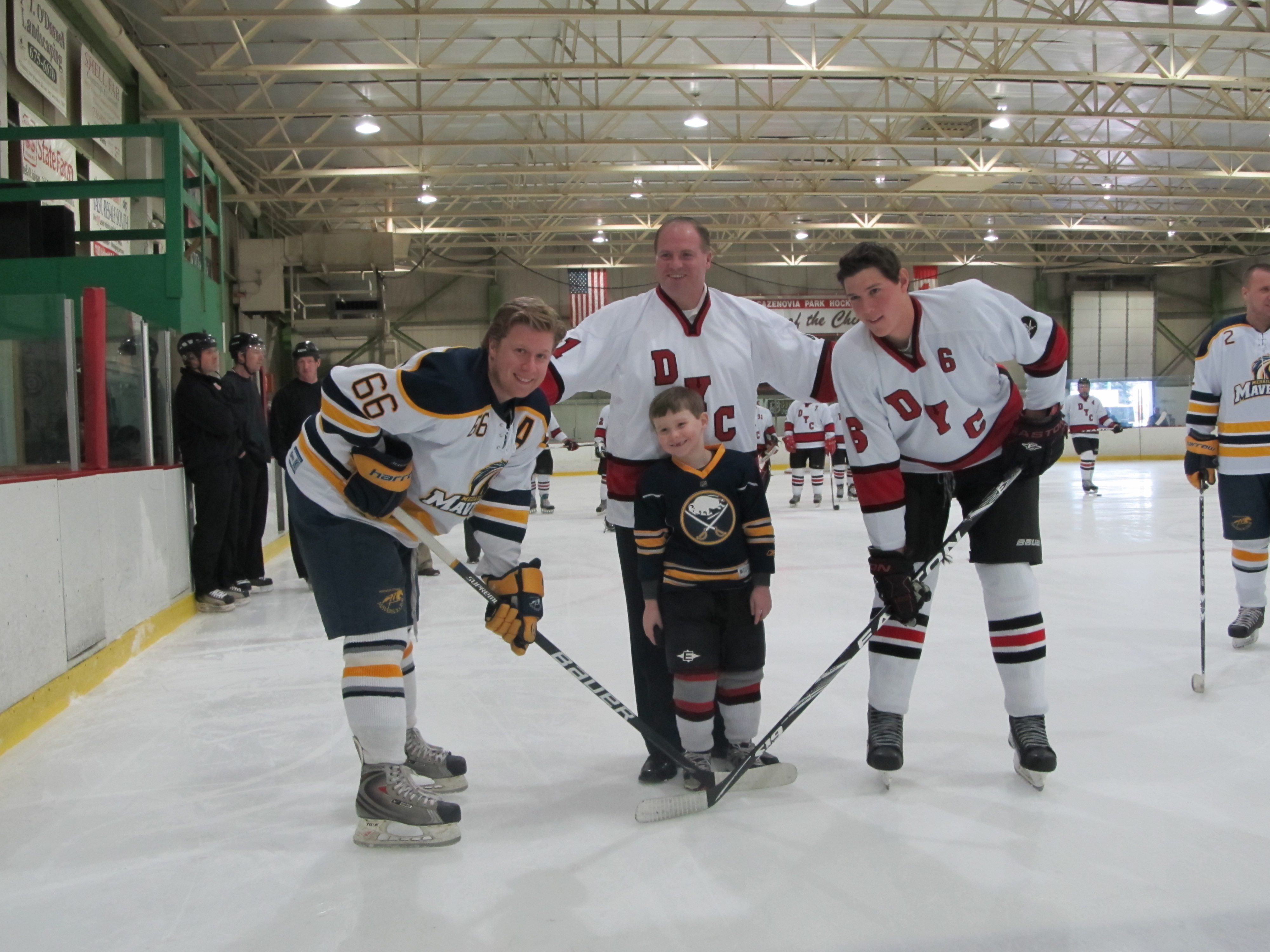 Berigelse Temerity Kyst D'Youville Hockey Team Honors DYC Alum Senator Kennedy at Caz Rink | NY  State Senate