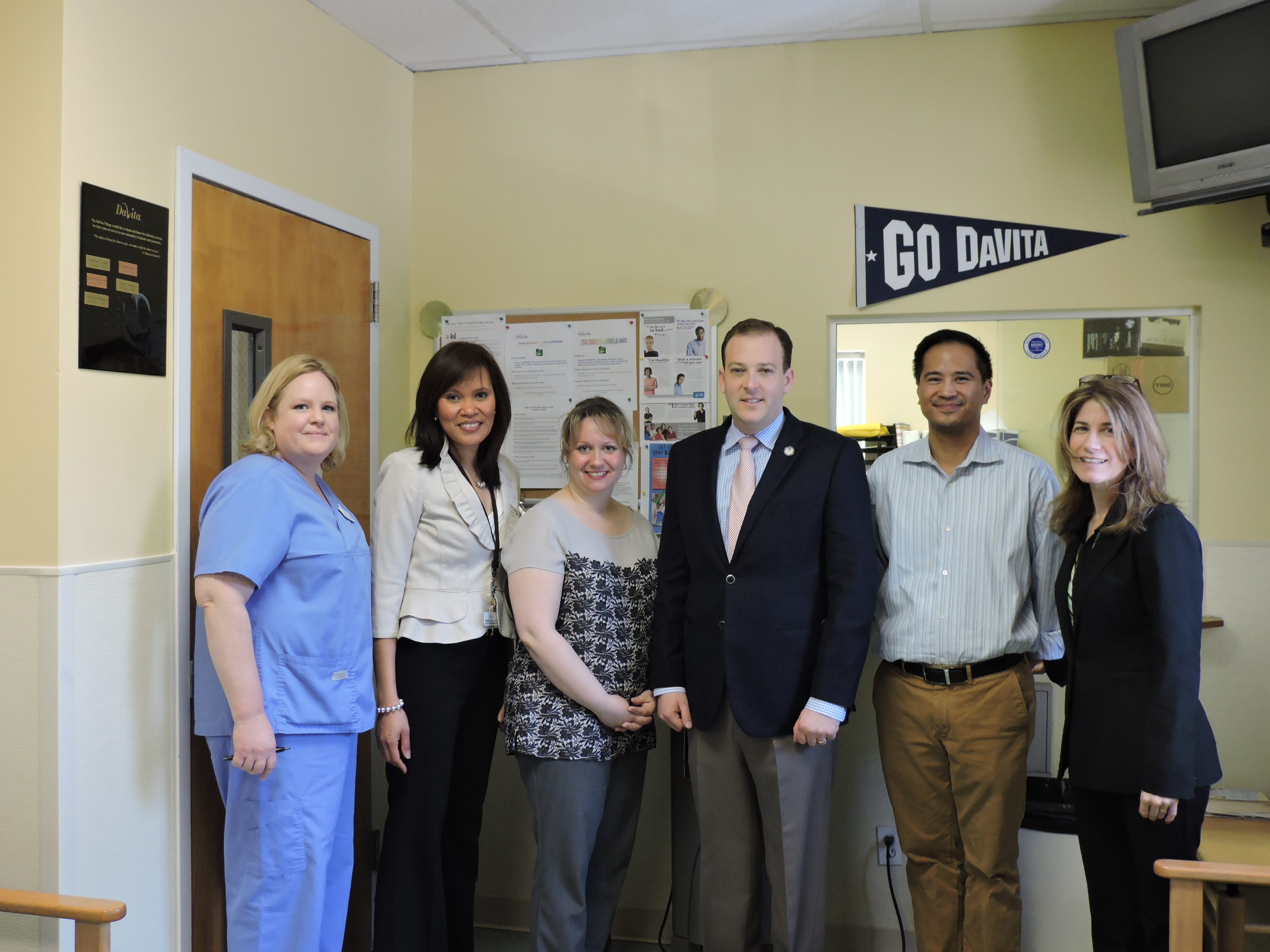 senator-lee-zeldin-tours-davita-medford-kidney-center-ny-state-senate
