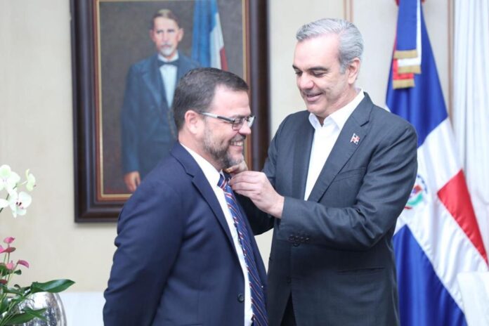 Abinader otorga ciudadanía a Senador de New York Luis Sepúlveda | NY State Senate Abinader otorga ciudadanía a Senador de New York Luis Sepúlveda | NY State Senate