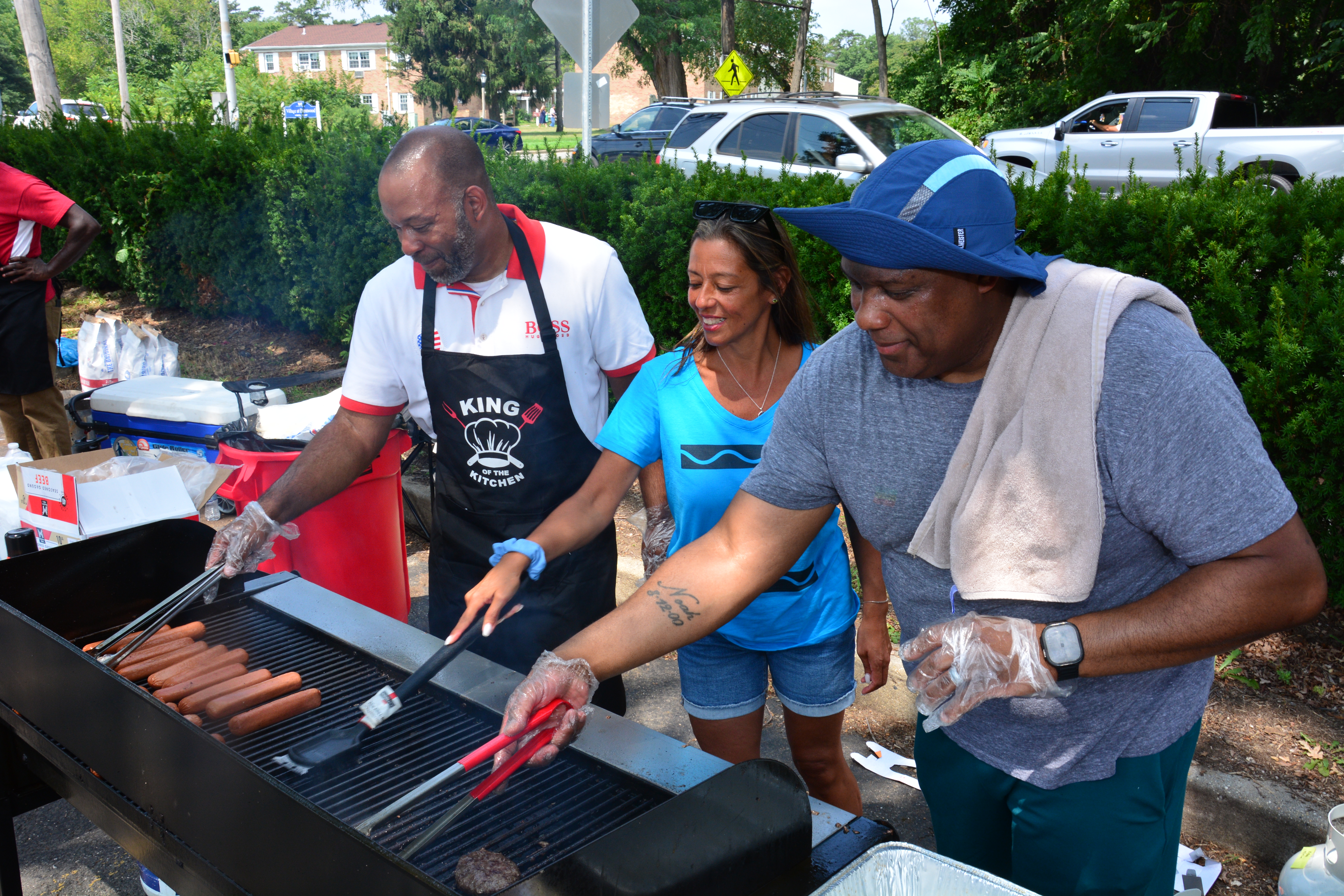 Photo: Sen. Martinez and volunteers barbecue food for the Brentwood backpack and school supply event on Saturday, Aug. 16, 2025.