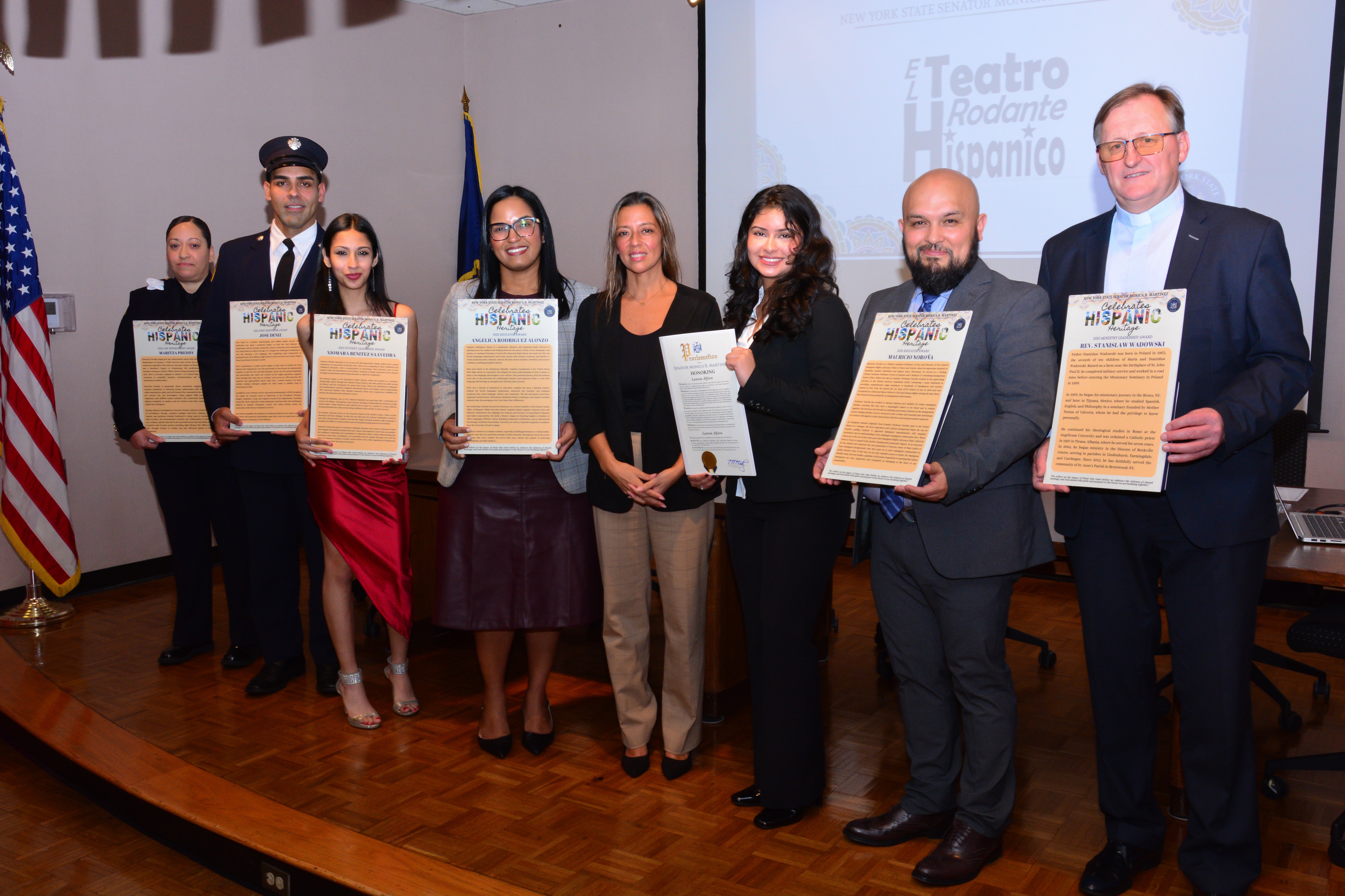 Pie de foto (izquierda a derecha): Detective de investigación, Maritza Preddy, Jose Deniz, Xiomara Benitez Saavedra, Angélica Rodríguez Alonso, Senadora estatal, Mónica R. Martínez, Lauren Alfaro, Mauricio Noroña, y el Padre Stanislaw Wadowski durante la celebración del Mes de la Herencia Hispana en el Cuarto Distrito Senatorial, el pasado Martes 14 de Octubre de 2025. 