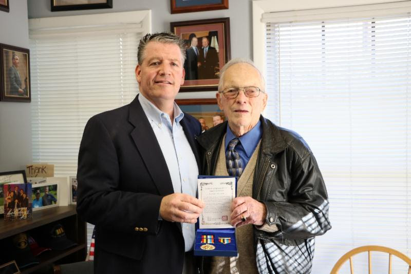 korean_war_vet_gets_ambassador_of_peace_medal_from_senator_murphy2.jpg