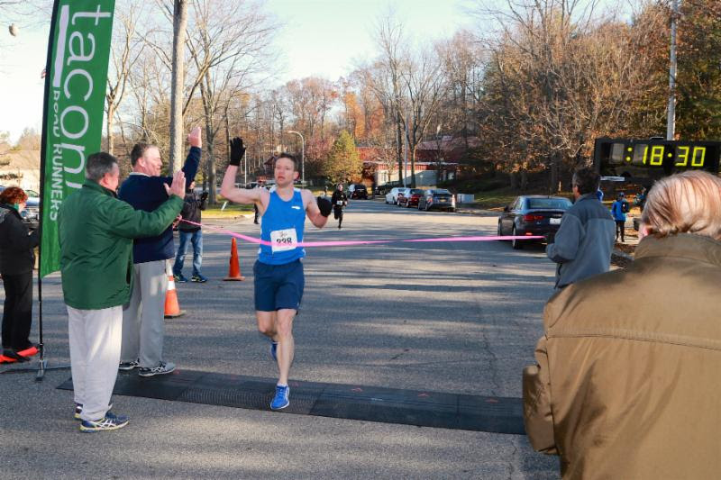 montrose_resident_darren_schiminski_senator_murphys_1st_annual_thanksgiving_turkey_trot.jpg