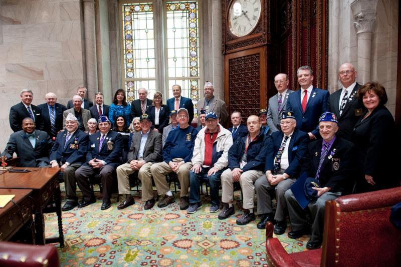 murphy_salutes_vietnam_veterans_in_albany2.jpg