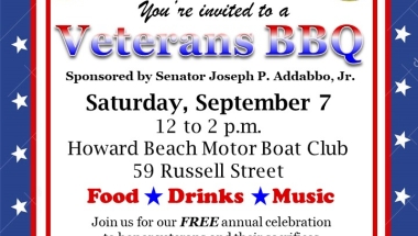 Senator Addabbo welcomes veterans to the barbecue.