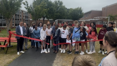 Majority Leaders Stewart-Cousins cuts the ribbon on the outdoor classroom space at Sleepy Hollow Middle and High Schools