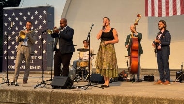 Everyone enjoyed the performance by the Hot Toddies Jazz Band.