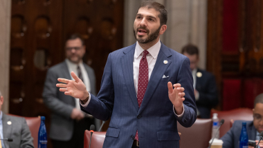 Senator Andrew Gounardes speaking in the State Senate chamber..