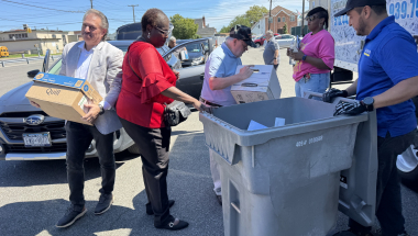 Senator Addabbo and Senator Persaud helped constituents shred their paper.