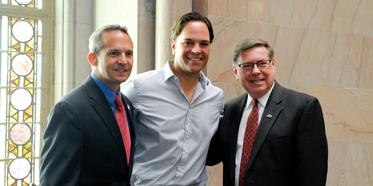 From left, National Baseball Hall of Fame and Museum President Jeff Idelson, former NY Met and Hall of Famer Mike Piazza join Senator Seward on the floor of the New York State Senate in 2016.