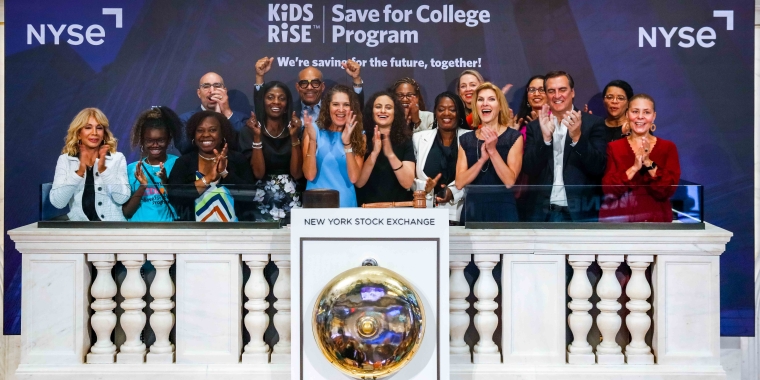 Senator Gianaris joins NYC KidsRISE supporters to ring the opening bell for the NY Stock Exchange