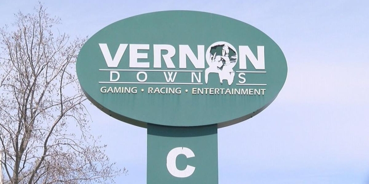 Vernon Downs sign