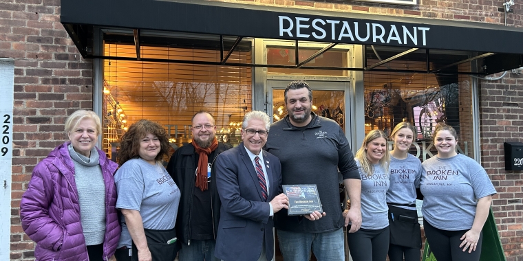 Senator Tedisco & The Broken Inn owner Tommy Nicchi and restaurant staff