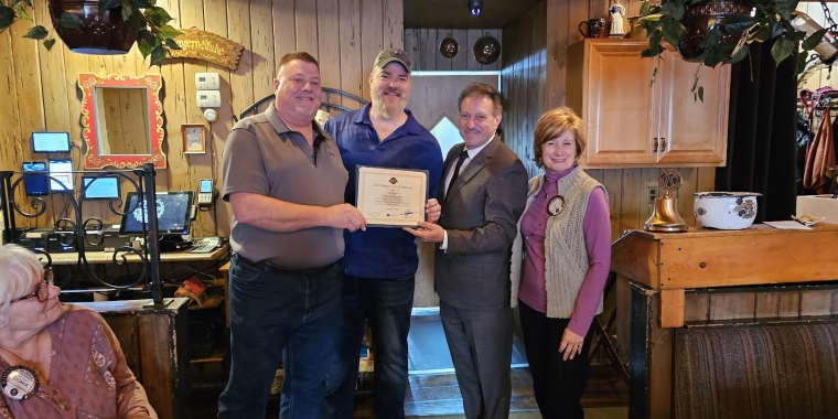 Zum Stammtisch’s owners; Werner Lerner and Jans Lerner, Senator Joe Addabbo, and The Kiwanis Club of Glendale’s President Ingrid Huber.