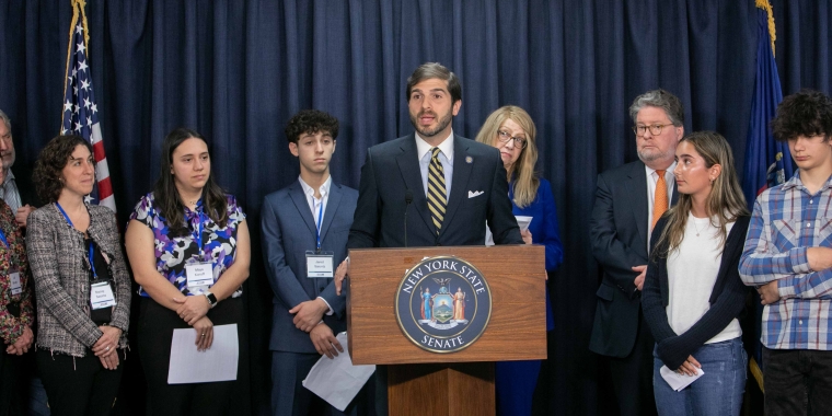 Sen. Gounardes speaks at a rally in support of legislation to require epinephrine injectors at large public venues.