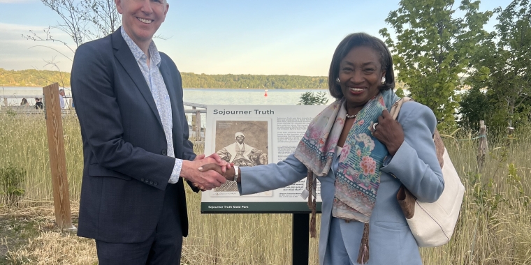Majority Leader Stewart-Cousins was honored for her leadership and dedication to environmental issues at Scenic Hudson’s annual gala Sojourner Truth State Park in Kingston Majority Leader Stewart-Cousins was honored for her leadership and dedication to environmental issues at Scenic Hudson’s annual gala Sojourner Truth State Park in Kingston