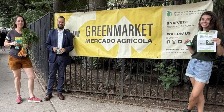 Senator Serrano at the GrowNYC Ruppert Park Greenmarket Ribbon Cutting