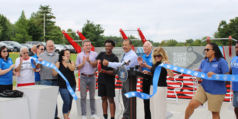 Senator James Skoufis (D-Orange County) joined representatives and local residents from Middletown to announce the opening of National Fitness Center court in Middletown’s Maple Hill Park.