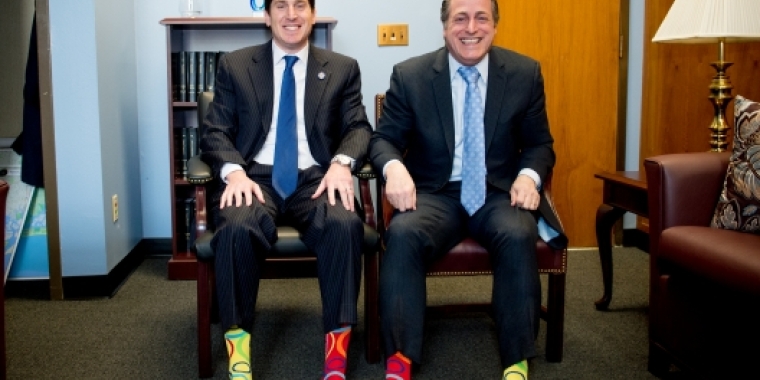 Senator Kaminsky and Assemblyman Brian Curran show off their #LotsOfSocks