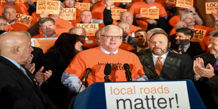 Senator O'Mara, Assemblyman Palmesano and their legislative colleagues joined over 600 local highway superintendents and highway department employees for this year's “Local Roads Matter” advocacy campaign. 