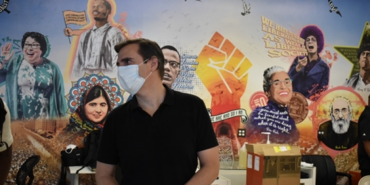 Senator Gianaris standing in front of a mural at Queensbridge 696