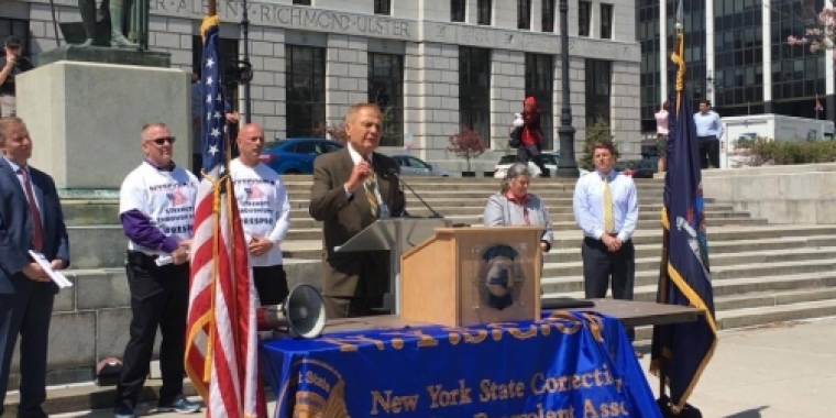 Senator Bonacic delivers remarks at the NYSCOPBA rally in Albany.