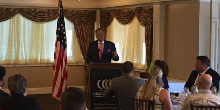 Senator Bonacic delivers remarks at the Orange County Chamber of Commerce monthly breakfast.