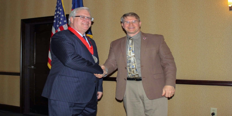 American Red Cross-Finger Lakes Chapter Executive Director Brian McConnell congratulates Senator O’Mara following this year’s “Legislator of the Year” awards ceremony in Albany.  The Finger Lakes Chapter covers Chemung, Schuyler, Seneca, Steuben, Wayne and Yates counties.