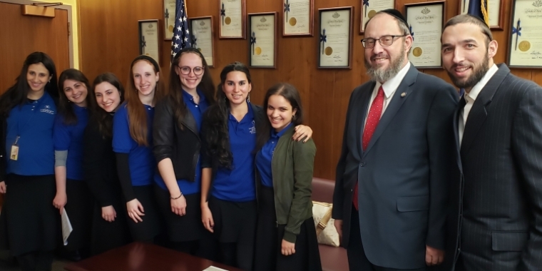 Senator Felder meets with Touro College Occupational Therapy students