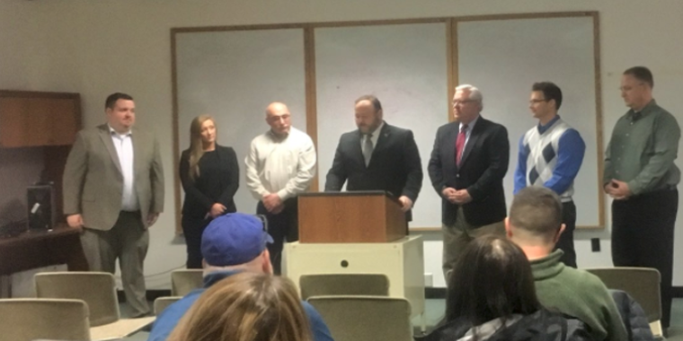 Senator O’Mara, Assemblyman Palmesano and Assemblyman Friend joined representatives of the restaurant industry and area restaurant owners to call on Governor Cuomo to scrap plans to eliminate the minimum wage tip credit in New York State.