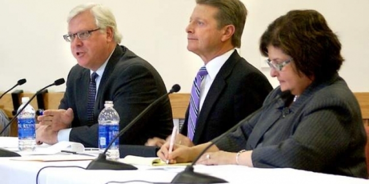 Senator O'Mara and his colleagues hold a public forum in Corning on how state-level regulatory reform could help spark job creation and growth within the manufacturing sector.
