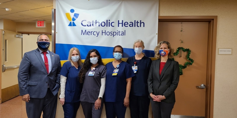 Senator Kevin Thomas, Mercy Hospital healthcare heroes, and Nassau County Executive Laura Curran at a recent COVID-19 vaccine pop-up.