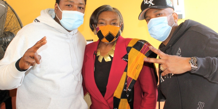Majority Leader Stewart-Cousins with rappers and Juices for Life co-owners Jadakiss and Styles P.