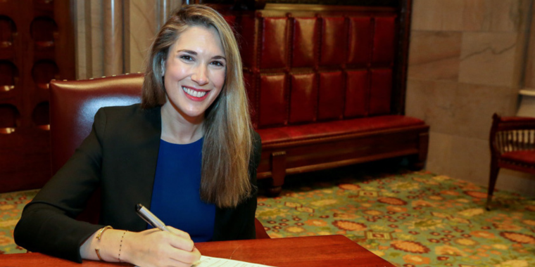 Senator Michelle Hinchey (SD-46) signs her Oath of Office in Albany.