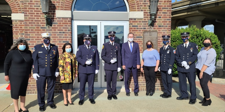 Senators Gaughran and Kaplan present the NYS Commendation Award to Captain Moskos II and Lt. Niemczyk in the presence of the Hicksville hometown heroes families