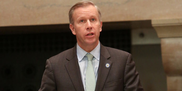 Senator Jacobs speaks on behalf of legislation to increase organ donation on the floor of the Senate.