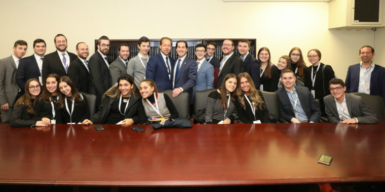 Sen. Todd Kaminsky with students from the Hebrew Academy of Five Towns & Rockaway
