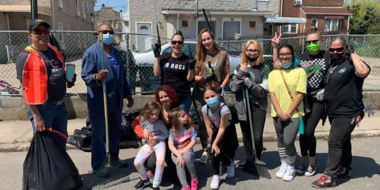 Senator Sanders hosts a Community Cleanup Day in Far Rockaway.