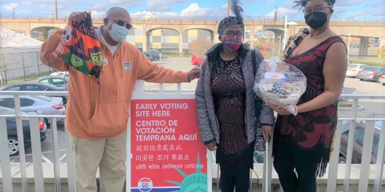 Congratulations to Nieasha Fullington and her mom Lunetta Cheeseboro for winning Senator Sanders' best costume contest with their elegant matching 1920s flapper costumes. They received an extra special prize.