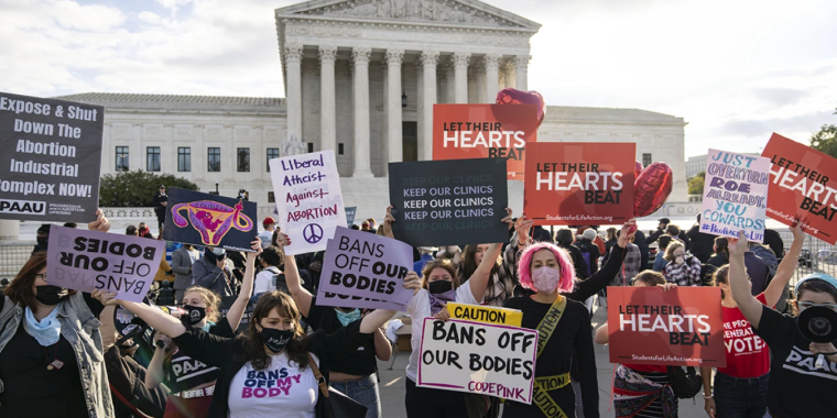 Abortion rights supporters and anti-abortion demonstrators rally outside the U.S. Supreme Court on Nov. 1, 2021. Drew Angerer/Getty Images