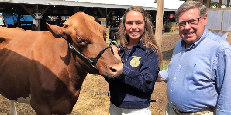 Senator Seward prepares for the Delaware County Fair VIP Dairy Showmanship event with Delaware Academy FFA President Anna Post and her Red and White Holstein, Rosie.