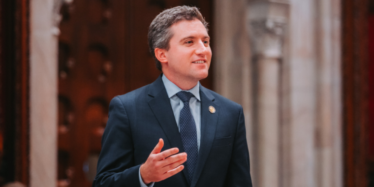 Senator Skoufis speaks in chamber